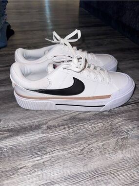 Women’s Nike Court Legacy Lift Platform Sneakers